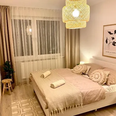 The Elite Downtown A/c & Garage Parking براتسيلافا