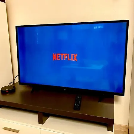 The Elite Downtown A/c & Garage Parking Apartamento Bratislava