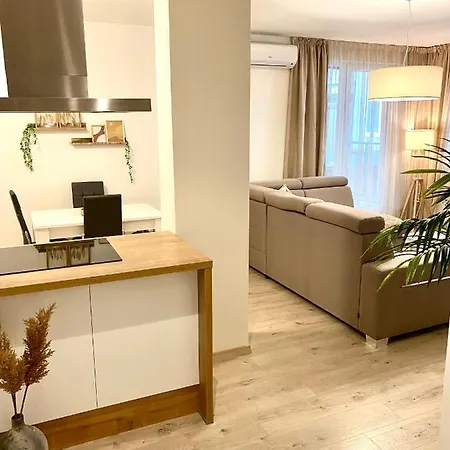 The Elite Downtown A/c & Garage Parking Apartamento Bratislava