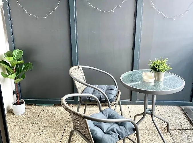 The Elite Downtown A/c & Garage Parking Братислава