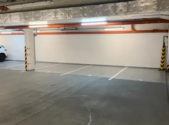 The Elite Downtown A/c & Garage Parking Апартаменты *