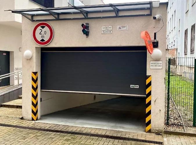 Апартаменты The Elite Downtown A/c & Garage Parking