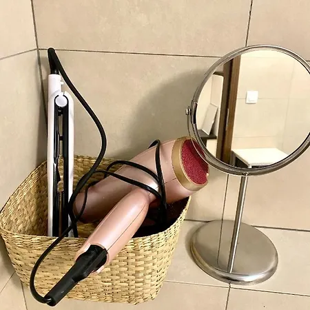 The Elite Downtown A/c & Garage Parking Daire